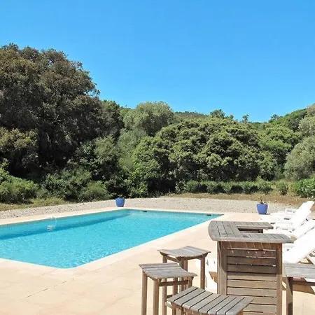 Hébergement de vacances Agay Sleeps 8 Pool Air Con Wifi Saint-Raphaël
